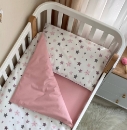 Set lenjerie de schimb pentru patut bebe 3 piese Stelute roz (3)